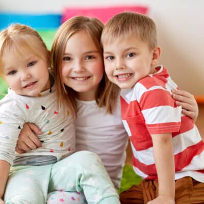 How parents can help siblings get along while nurturing their individual needs and the sibling bond. 10 positive parenting tips to help siblings get along.