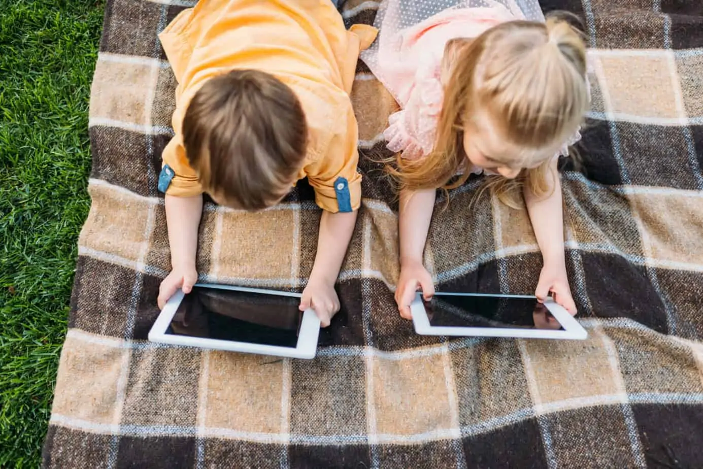 10 simple ways to limit screen time with children. Positive habit-forming ways to create an unplugged family life & raise healthier, more balanced children.