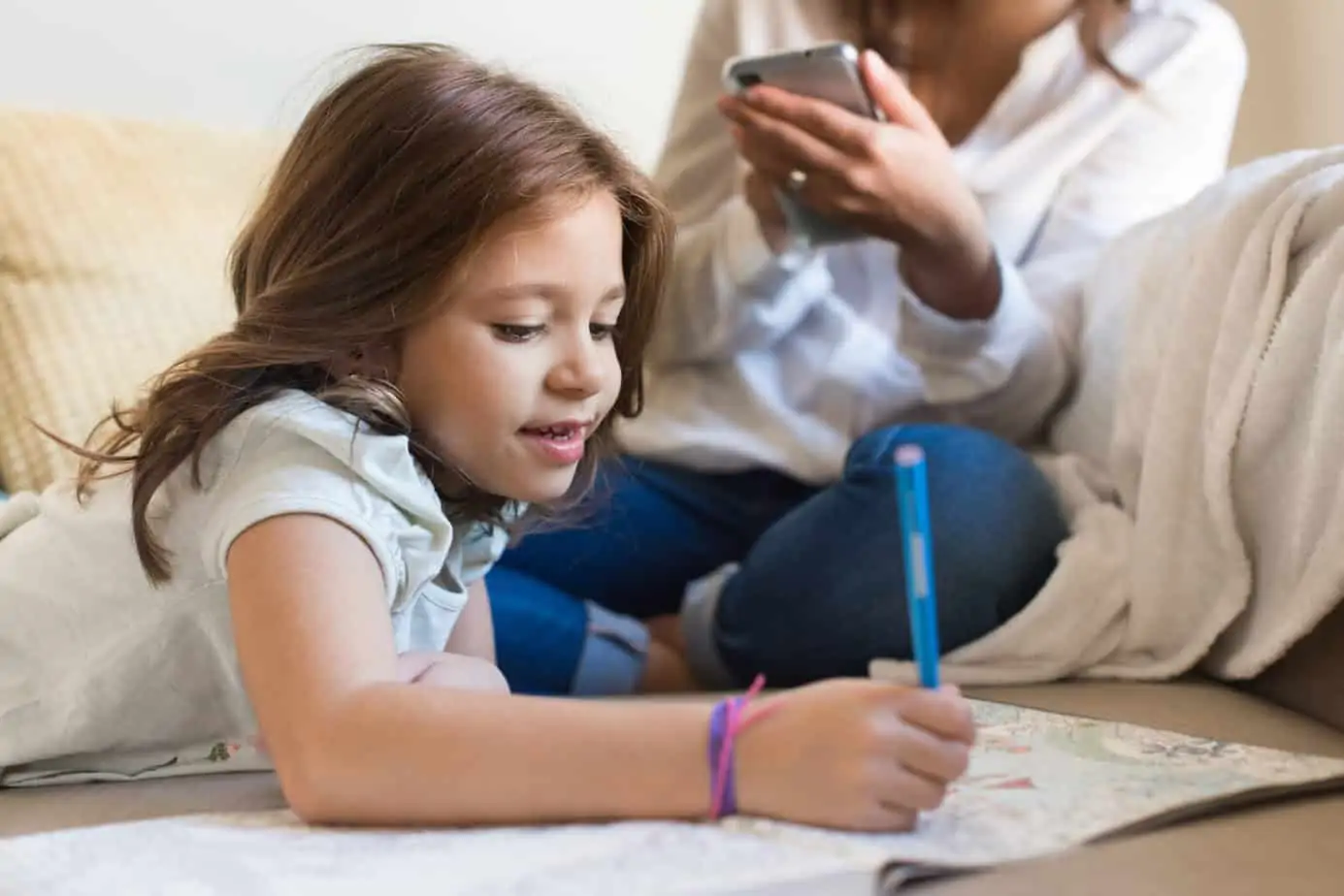 10 simple ways to limit screen time with children. Positive habit-forming ways to create an unplugged family life & raise healthier, more balanced children.