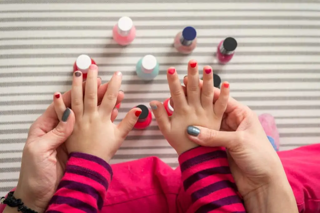10 Screen-Free Alternatives that will Help Your Kids Wind Down Before Bedtime