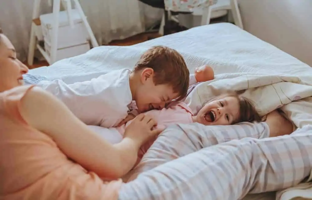 Effective Daily Habits to be a Happy Stay at Home Mom even when motherhood gets chaotic and messy.