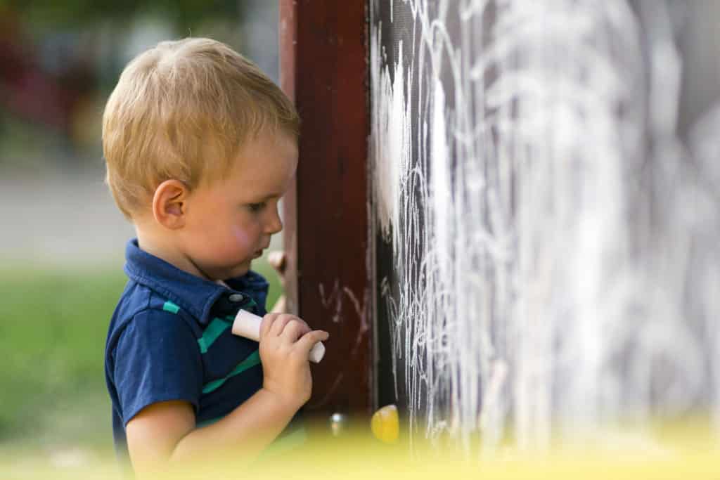 How much time do your kids spend outside? 6 Health Benefits of Outdoor Play plus 20 Fun Ideas for Getting Outdoors ​and Turning Off Screens. Playing outside is fun and crucial to child development and brain function in children. Outdoor activities make playing outside fun and engaging. 20 outdoor play ideas.