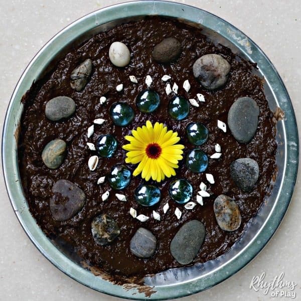mud pie art is a fun and easy outdoor activity for kids