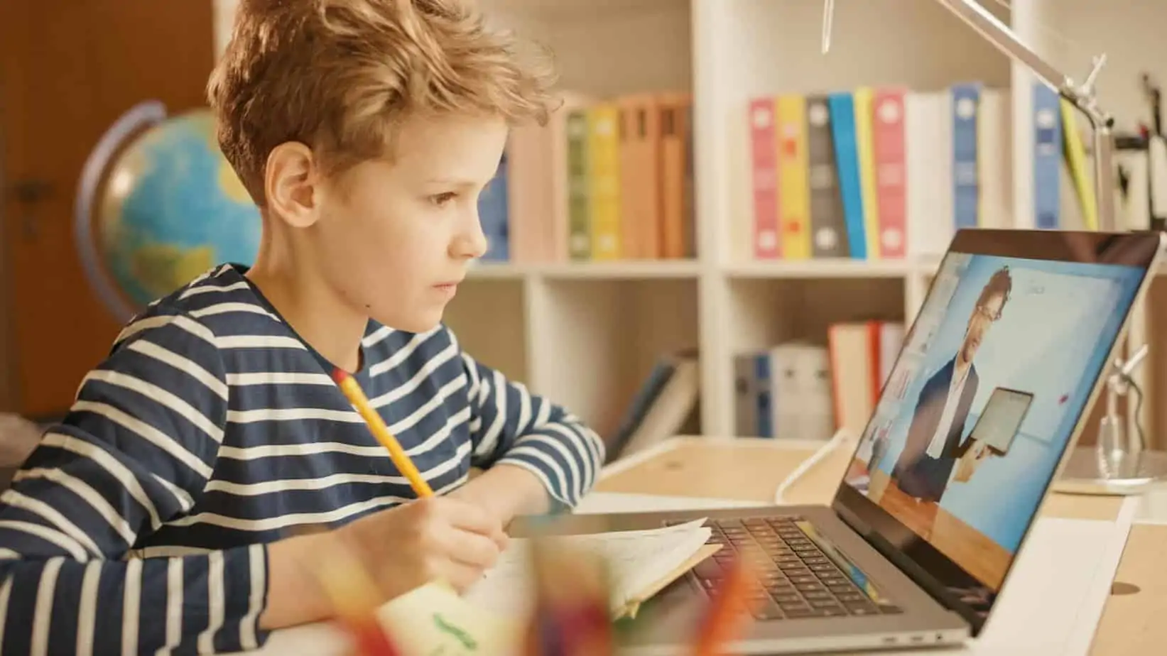 Remote learning or homeschool, what are they and how do they compare. Homeschooling and distance learning are similar, but have an equal amount of differences to consider when making an education choice for your child. 