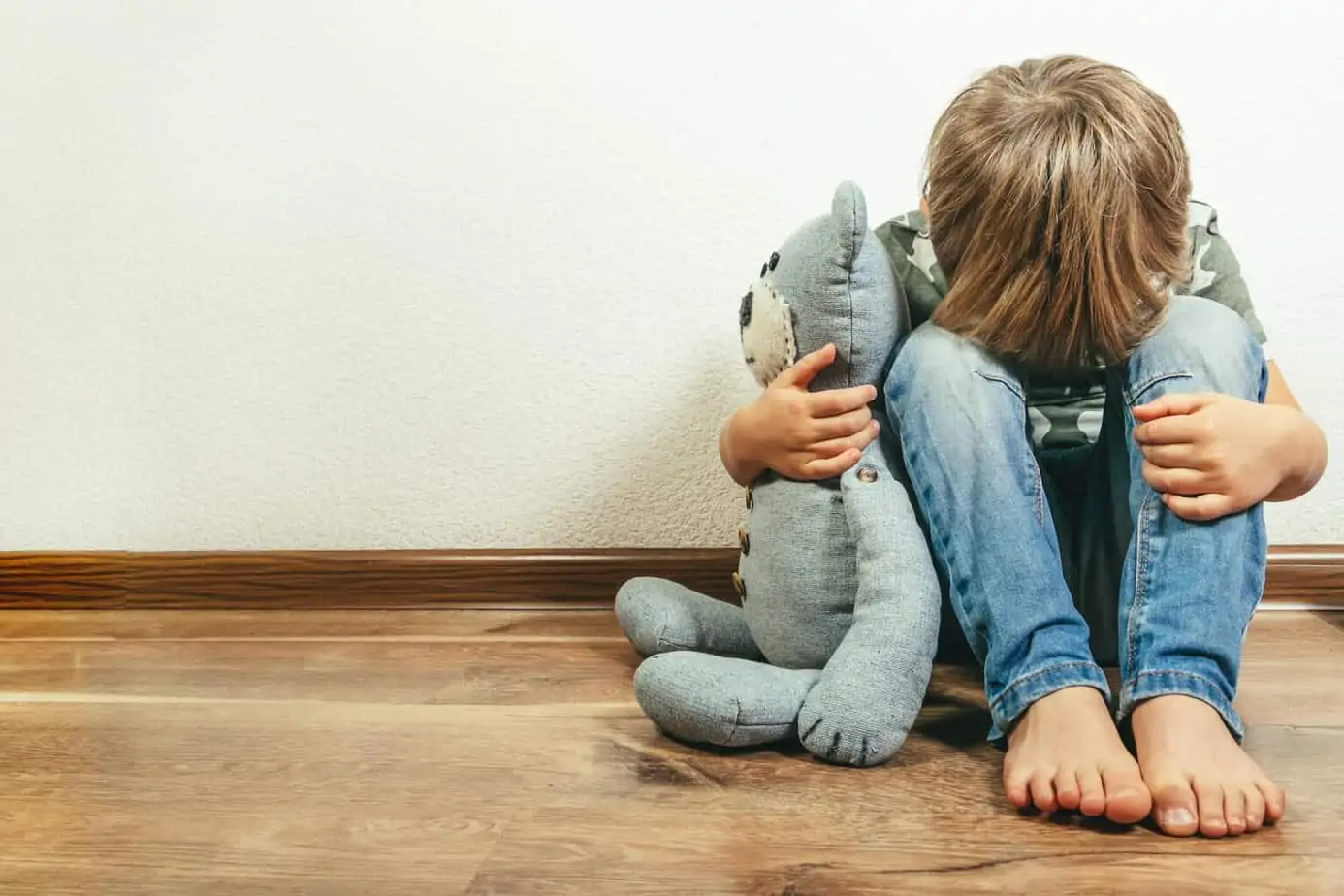 How to discipline a child that's fair & reasonable. A healthy 5-step discipline strategy for dealing with negative behavior in kids.