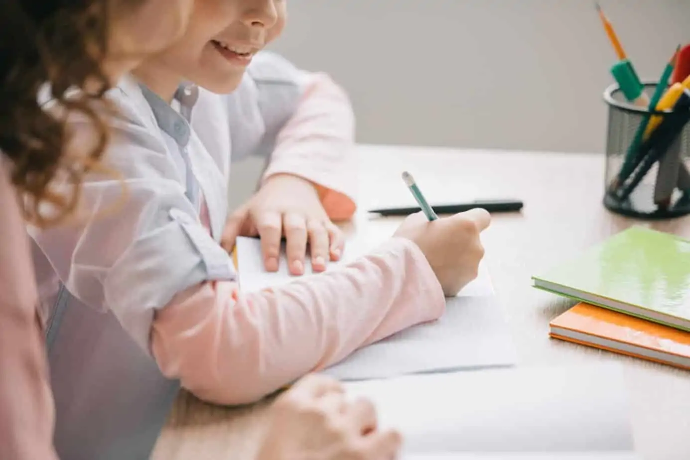 Are you considering homeschooling your kids this year or possibly in the future? This is a balanced list of pros and cons of homeschooling to help you make an informed and confident school choice decision.