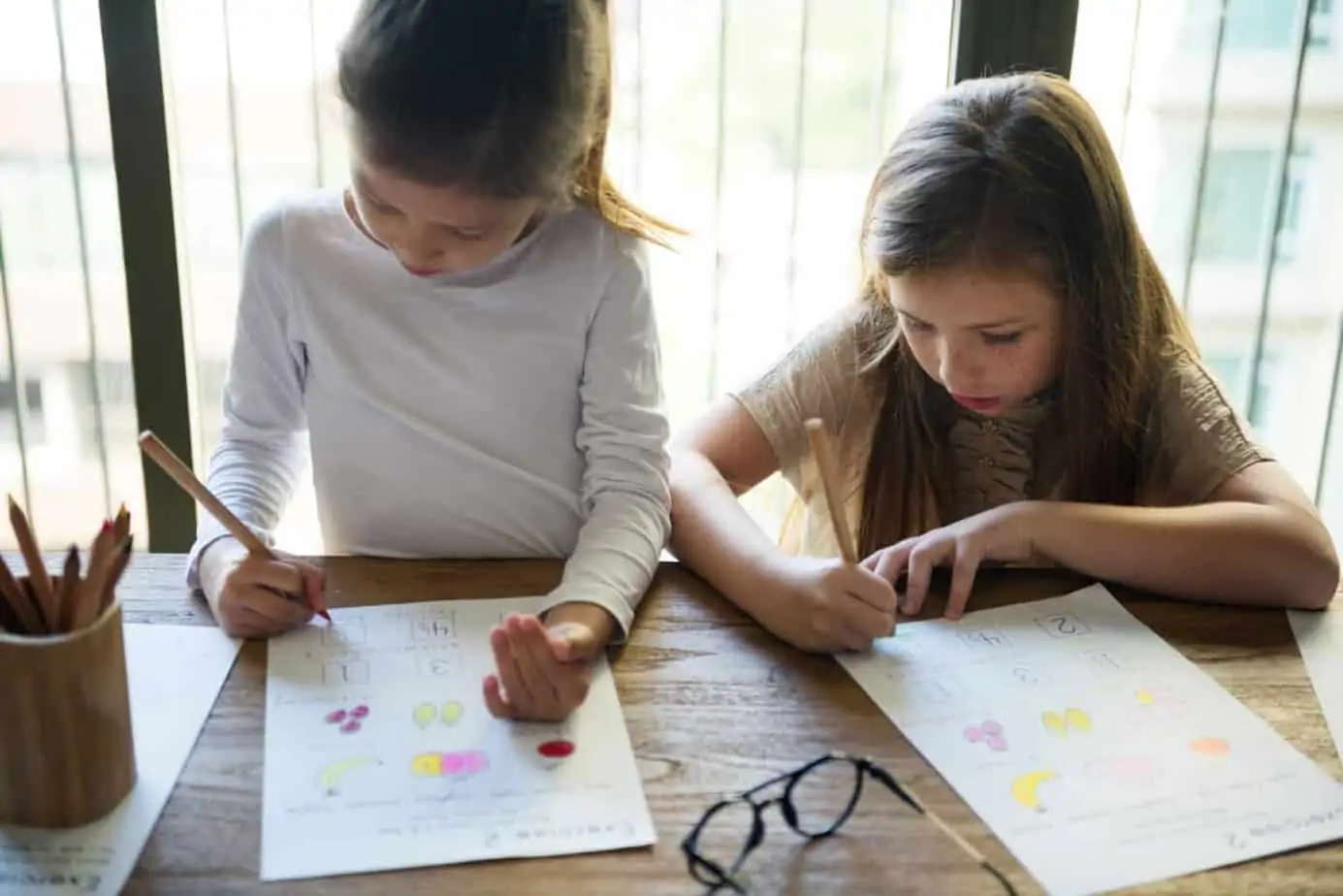 Are you considering homeschooling your kids this year or possibly in the future? This is a real-life list of pros and cons of homeschooling to help you make an informed and confident school choice decision.