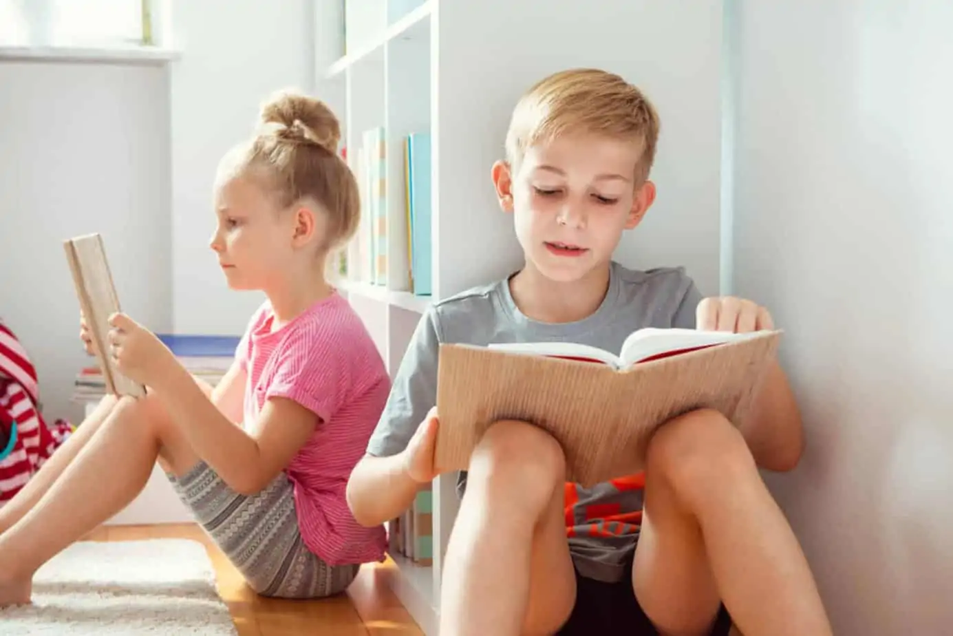 Are you considering homeschooling your kids this year or possibly in the future? This is a real-life list of pros and cons of homeschooling to help you make an informed and confident school choice decision.