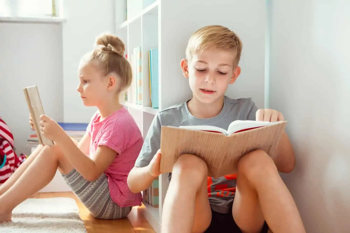 Are you considering homeschooling your kids this year or possibly in the future? This is a real-life list of pros and cons of homeschooling to help you make an informed and confident school choice decision. 