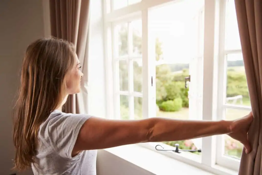 10 natural ways to make your house smell amazing, and hide those funky odors that can come with kids and pets. How to make your house smell amazing!
