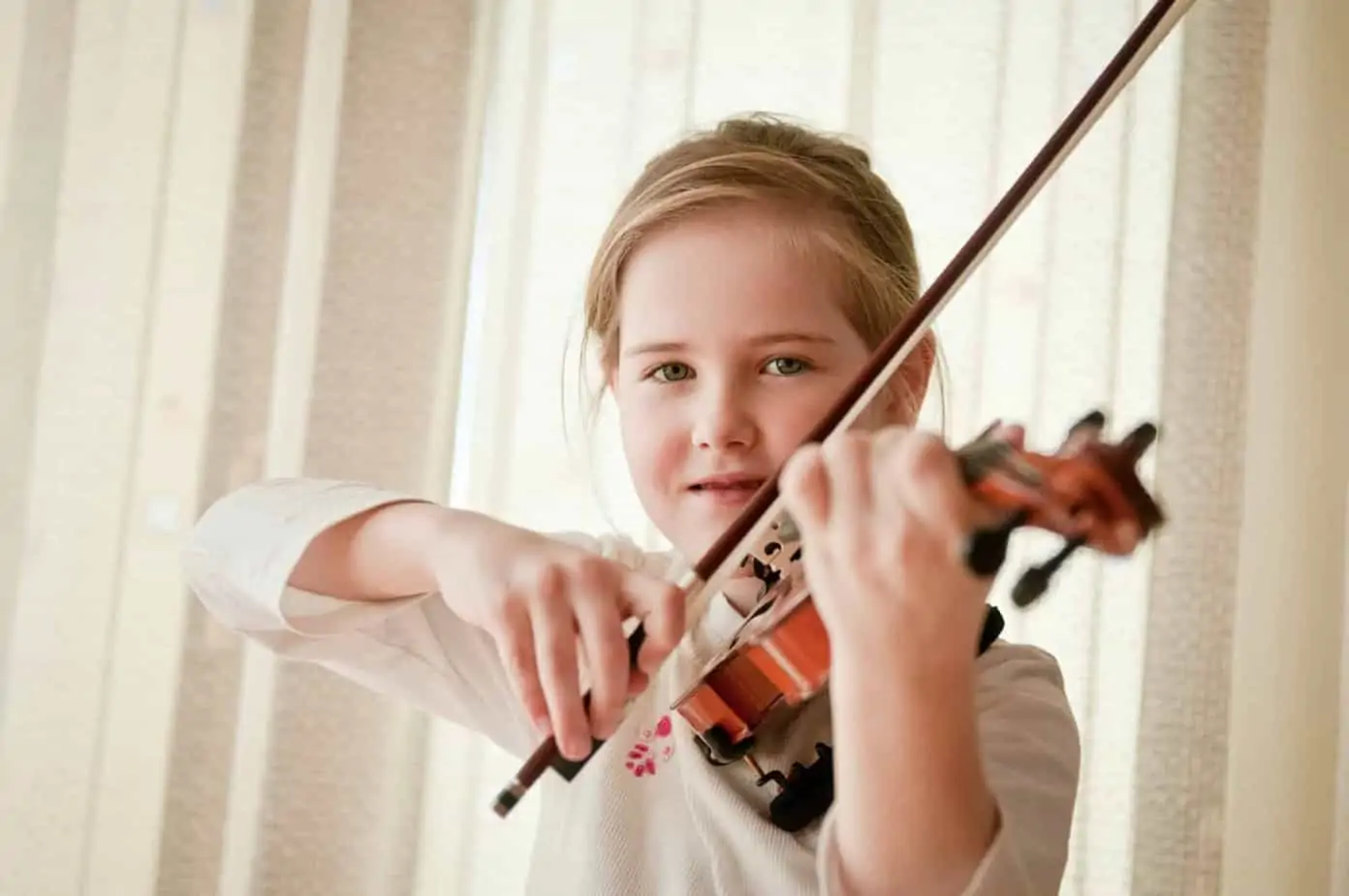 Are you considering homeschooling your kids this year or possibly in the future? This is a real-life list of pros and cons of homeschooling to help you make an informed and confident school choice decision. 