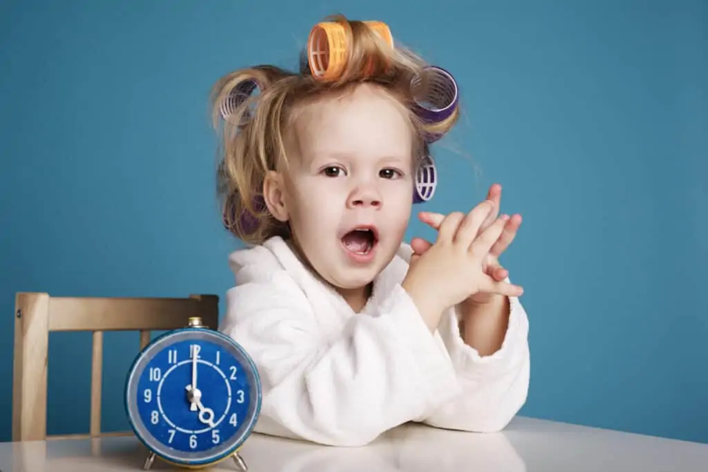 How to help wake up kids in the morning and get the day started on the right foot. Waking up kids, how to get your child out of bed in the morning without a battle. 