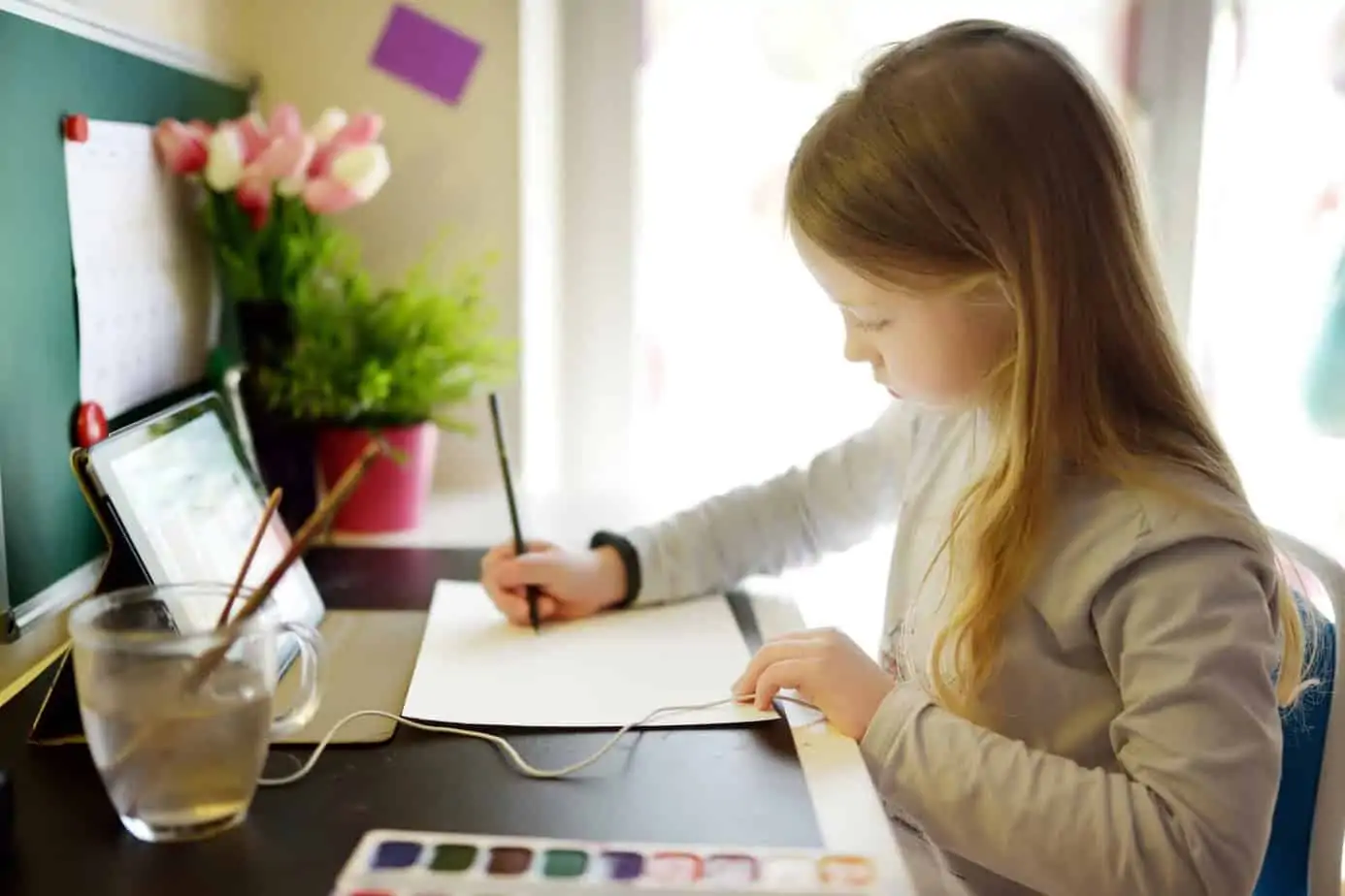 Are you considering homeschooling your kids this year or possibly in the future? This is a real-life list of pros and cons of homeschooling to help you make an informed and confident school choice decision. 
