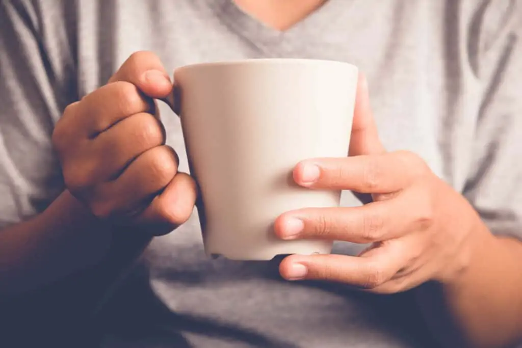 Makeover Your Mornings: A Simple Routine to be a Happy Mom. This simple Stay at Home Mom Routine will make the days flow better and you a happy Mom again.
